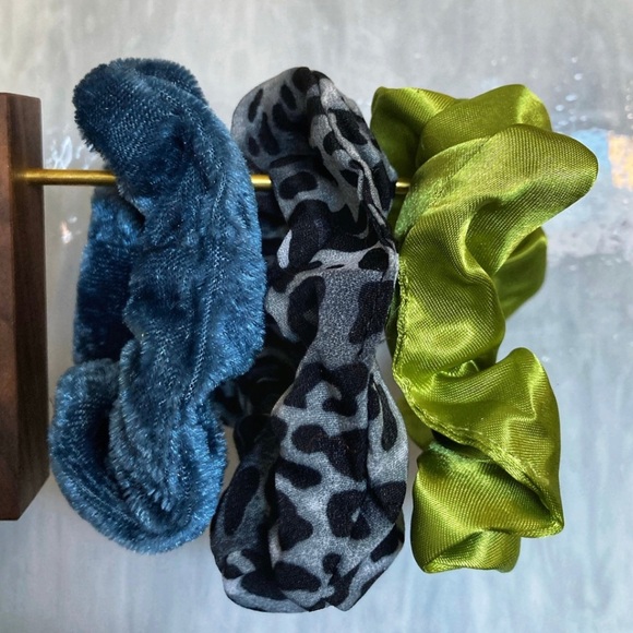 Scrunchie Bundle! Mystery Box- Includes 2-4 Pieces- NEW - Picture 11 of 16